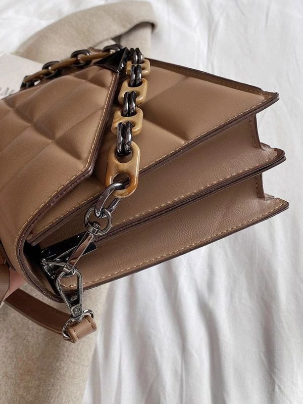 Eira (恵) - Modern Warmth