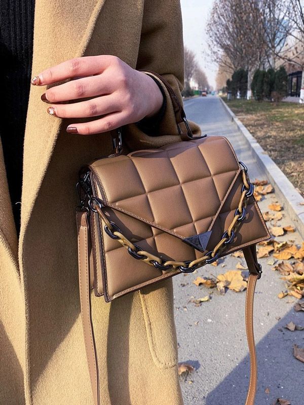 Eira (恵) - Modern Warmth